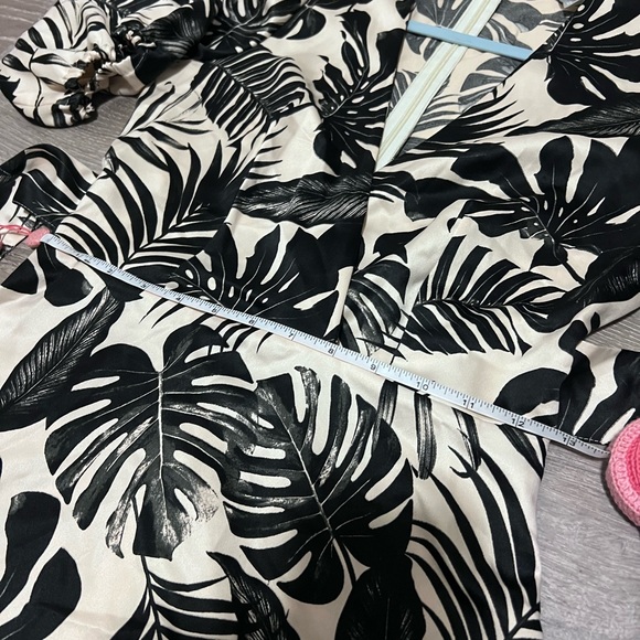 ASOS DESIGN wrap mini dress in mono tropical print - Picture 7 of 10